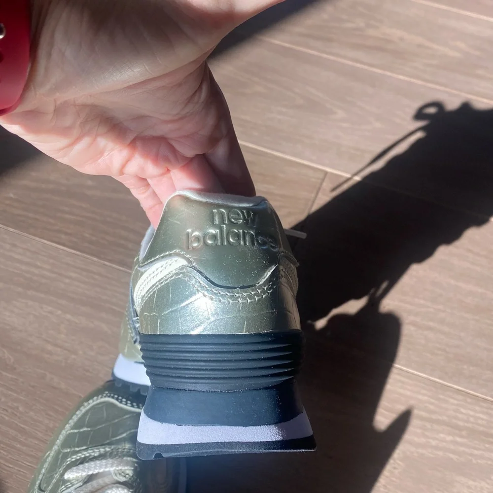 New Balance 574 NWOT, metallic croc embossed, size 6 - Picture 7 of 15